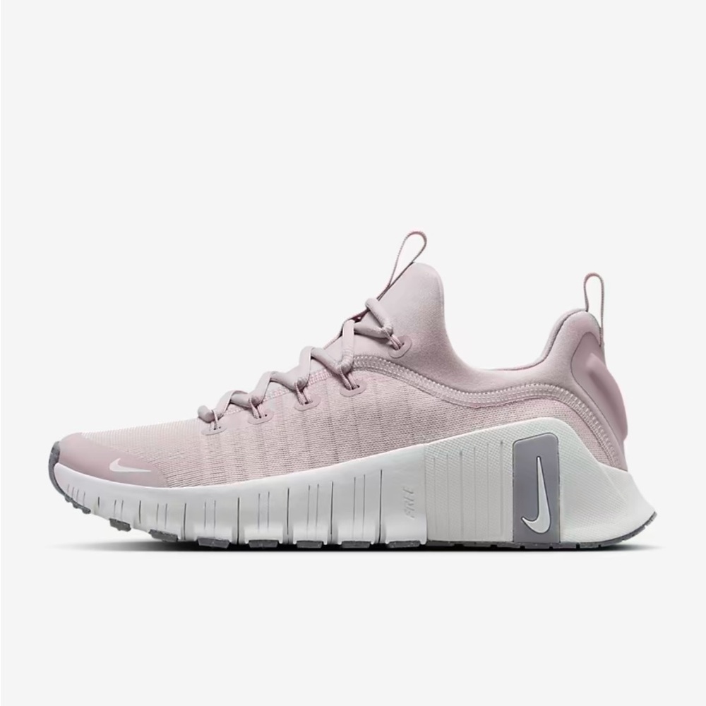 Nike Women's Metco 6